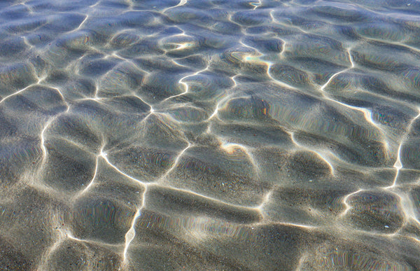 Dieter Möckli - Lichtreflektionen auf der Wasseroberfläche am Strand